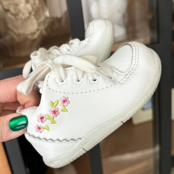 Stride Rite Emilia walking sneakers baby girl first shoes embroidered floral - Picture 1 of 8